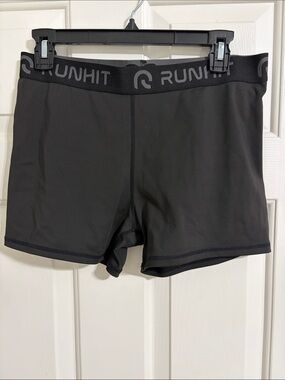 RUNHIT Black Athletic Volleyball Shorts